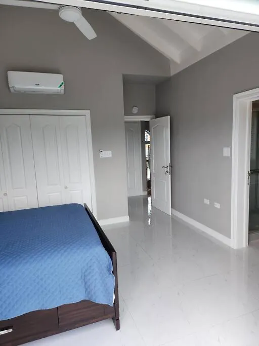 別荘 Modern Luxury 2-Bedroom 2.5-Bathroom Townhouse ネグリル