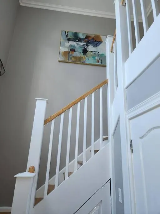 Modern Luxury 2-Bedroom 2.5-Bathroom Townhouse ネグリル