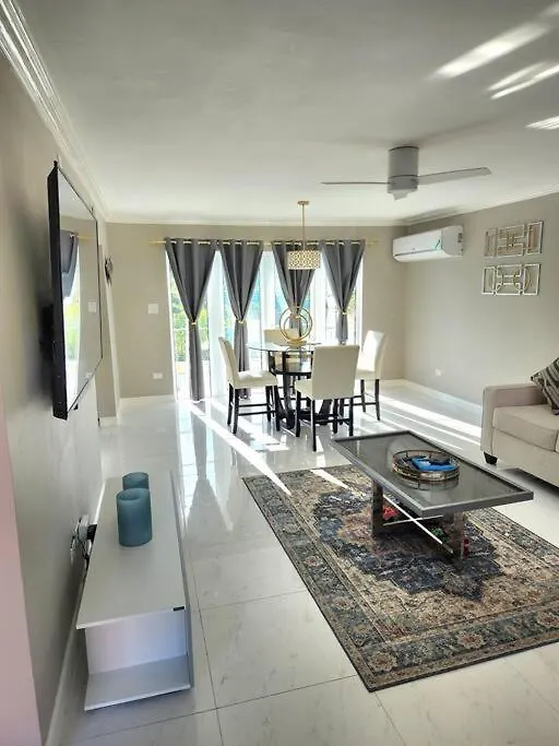 別荘 Modern Luxury 2-Bedroom 2.5-Bathroom Townhouse ネグリル ジャマイカ