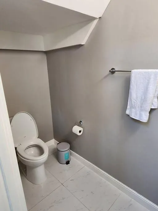 Modern Luxury 2-Bedroom 2.5-Bathroom Townhouse ネグリル