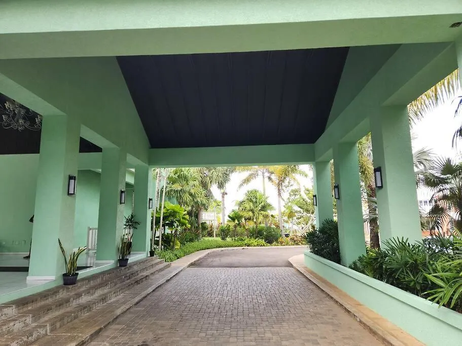 Modern Luxury 2-Bedroom 2.5-Bathroom Townhouse ネグリル