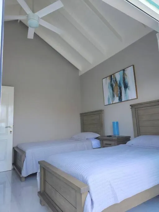 Modern Luxury 2-Bedroom 2.5-Bathroom Townhouse Negril 0*,  Jamaica